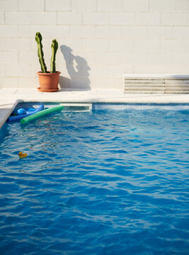 Empty swimming pool