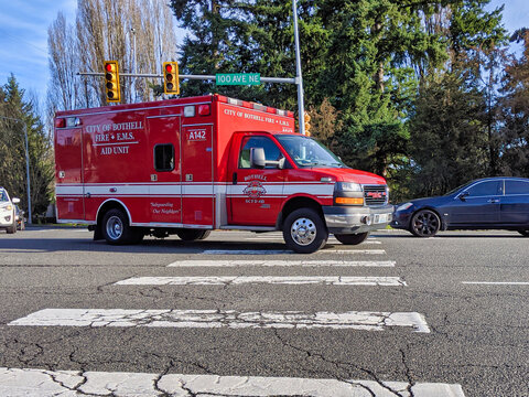 City of Bothell Fire and E.M.S. aid unit truck making its way through traffic to an emergency situation.