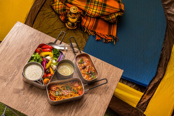 ャンプでアウトドア料理　Delicious outdoor food at the camp 