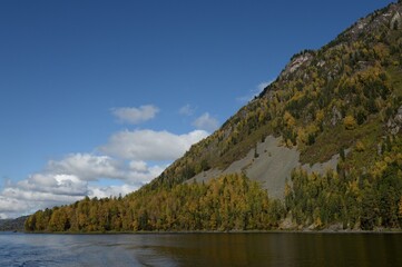 Fototapeta na wymiar Autumn on Lake Teletskoye. Altai Republic. Western Siberia