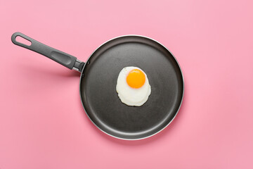Frying pan with tasty egg on color background - obrazy, fototapety, plakaty