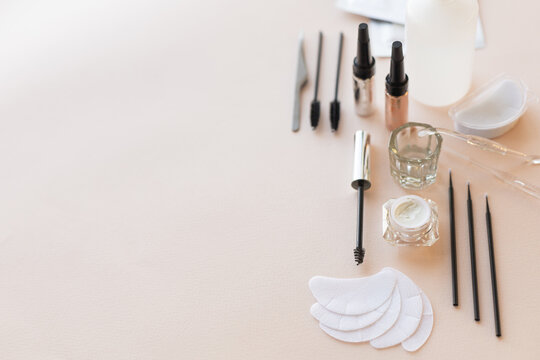 Means and tools for the care and dyeing of eyebrows