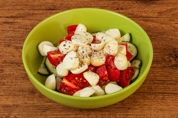Salad with vegetables and mozzarlla