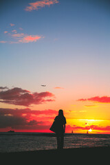 Obraz premium SUNSET BY THE SEA AT WAIKIKI HONOLULU OAHU HAWAII