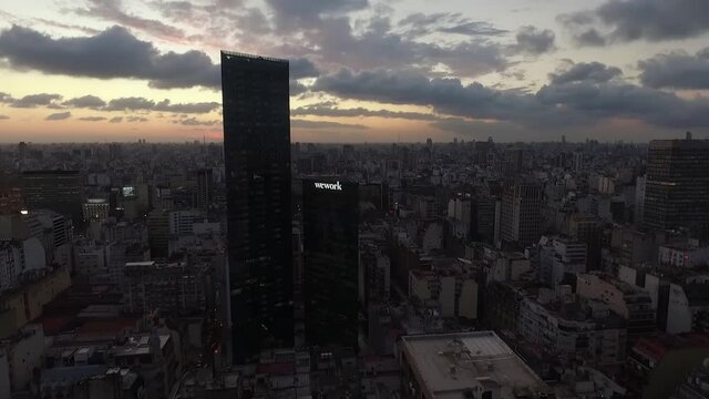 Atardecer y edificio en Argentina  2