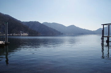 湖畔から眺める冬の中禅寺湖