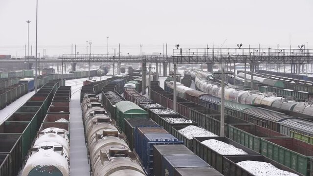 Movement of freight cars on the railway
