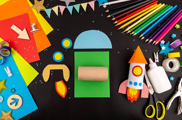 Step-by-step instruction crafts with children from rolls of toilet paper on the theme of space and rocket. Step 2.