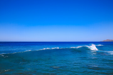 Fototapeta na wymiar Big waves at China Walls, Koko Kai Beach Mini Park , Honolulu, Oahu, Hawaii | Sea Nature Landscape Travel
