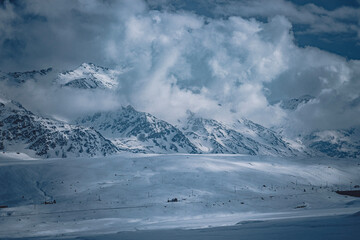 Fototapeta premium snow covered mountains