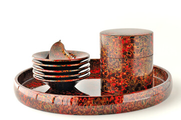 津軽塗の茶筒と茶たくと茶匙とお盆