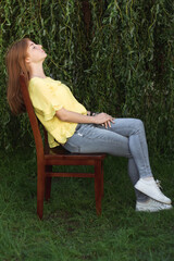 Obraz premium person sitting on a bench