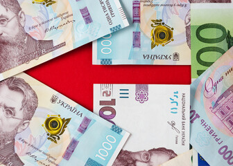 An arrow lined with banknotes of Ukrainian hryvnias and euros 5