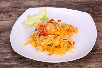Thai salad with papaya and prawn
