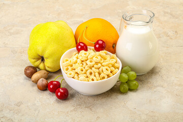 Breakfast with corn rings and milk