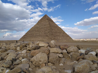 Pyramid of Khafre in the city of Giza