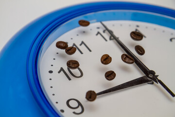 Fototapeta premium time is money concept, Coffee beans on the clock face, time for morning coffee. Nine o'clock in the morning.