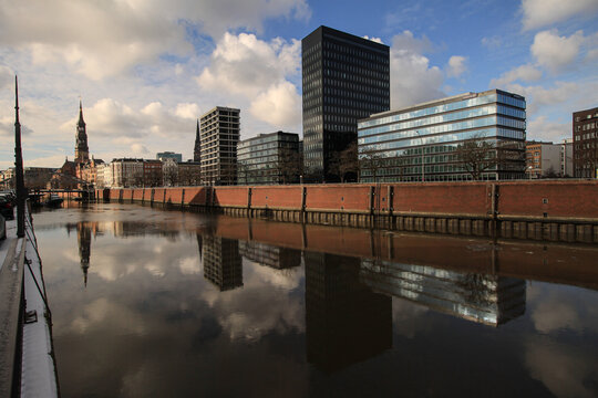 Winterliches Hamburg; Blick &uuml;ber den Zollkanal zum Dovenfleet