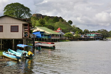 Fototapeta na wymiar Paisajes y rincones del pequeño pueblo de El Castillo, a orillas del rio de San Juan, en el sur de Nicaragua
