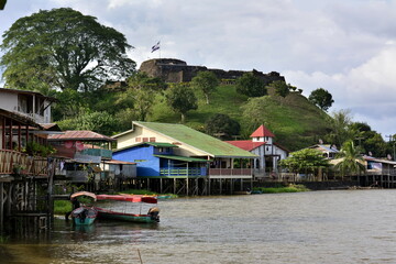 Paisajes y rincones del pequeño pueblo de El Castillo, a orillas del rio de San Juan, en el sur de...