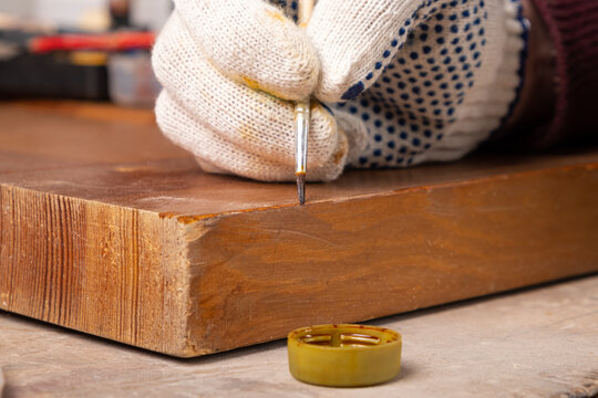 restoration of wooden doors,elimination of chip defects with a paint brush.