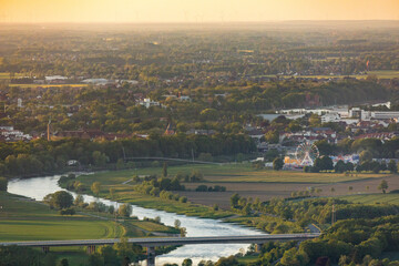 Stadt Minden mit Fluss Weser und der Kirmes