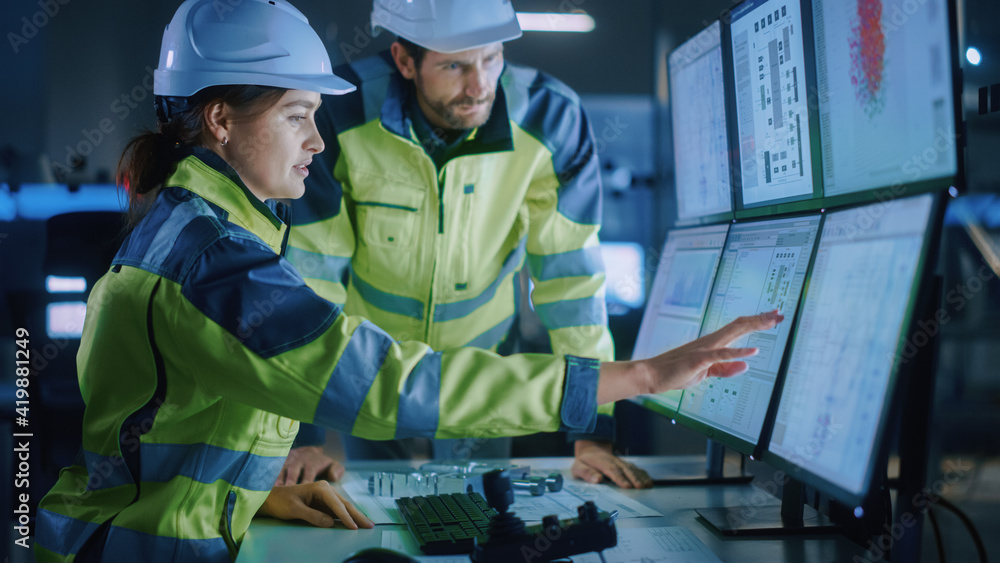 Poster Industry 4.0 Modern Factory: Project Engineer Talks to Female Operator who Controls Facility Production Line, Uses Computer with Screens Showing AI, Machine Learning Enhanced Assembly Process