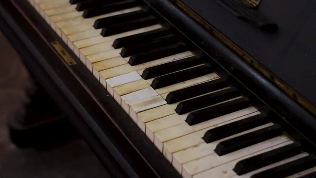 Close up on a old piano keyboard - 4k video