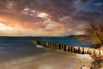 Obraz premium Sonnenuntergang am Stausee