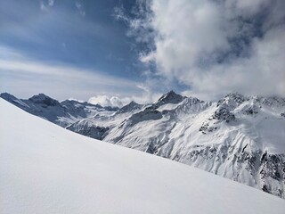 Fototapeta na wymiar Ski tour in davos above sertig. skimo mountaineering to the tallihorn summit. Wonderful winter landscape in Switzerland