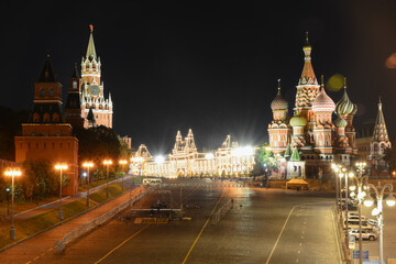 Obraz premium MOSCOW, RUSSIA - September 10, 2020: Night view to Red Square and Saint Basil's Cathedral