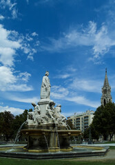 Obraz premium Fountain In A Parc In Nimes France