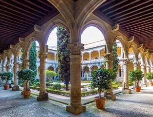Vista del claustro del monasterio de San Jer&oacute;nimo de Yuste, donde vivi&oacute; sus &uacute;ltimos a&ntilde;os el rey y emperador Carlos I de Espa&ntilde;a
