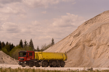Baufahrzeuge am Kiesberg