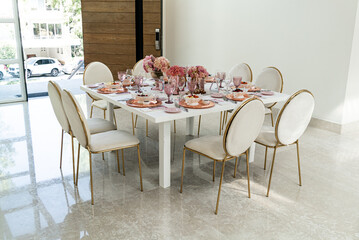 Indoor pre wedding breakfast with beautiful pink and white tones