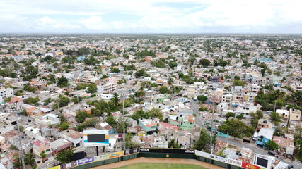 Grupo de casa pegadas en el barrio de san pedro de marocis, republica dominicana, casa de bajos recursos
