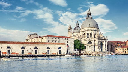 Fototapeta na wymiar Grand Canal and Basilica Santa Maria della Salute in Venice