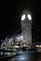 Fototapeta premium Gare de Lyon at night in Paris