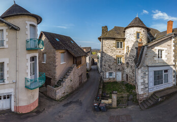 Fototapeta na wymiar Allassac (Corrèze, France) - Vue panoramique de la rue porte basse