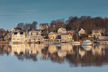 Fototapeta premium USA, Massachusetts, Cape Ann, Gloucester. Annisquam Harbor winter.
