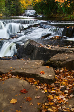 USA, Michigan, Upper Peninsula. Bond Falls and fall foliage.