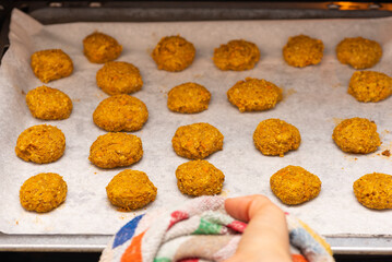 Galleta de harina de almendra y zanahorias.