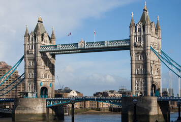 Plakat Puente de la Torre de Londres sobre el río Támesis