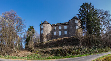 Fototapeta premium Lagraulière (Corrèze, France) - Vue panoramique du château de Blanchefort
