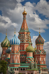 Fototapeta na wymiar Iglesia en la plaza roja de Moscú en un día soleado