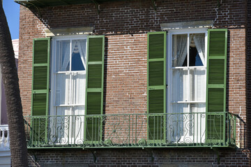 The street front of an old town house built in Charleston, South Carolina