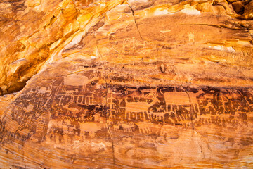 USA, Nevada, Mesquite. Gold Butte National Monument, Anasazi Petroglyphs and Kohta Circus.