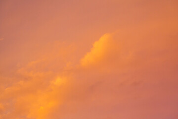 Fototapeta na wymiar Textur Himmel Wolken orange Sonnenuntergang