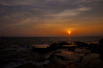 夕日　夕暮れの海