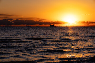 夕日　夕暮れの海